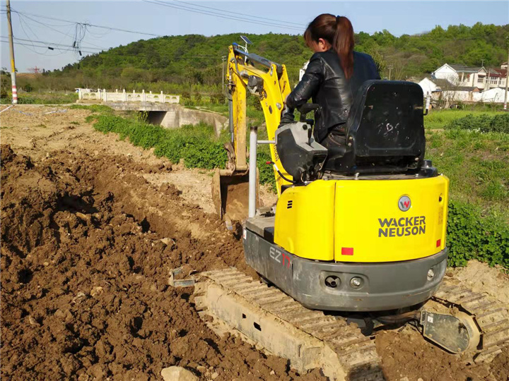 常熟微型小挖机出租