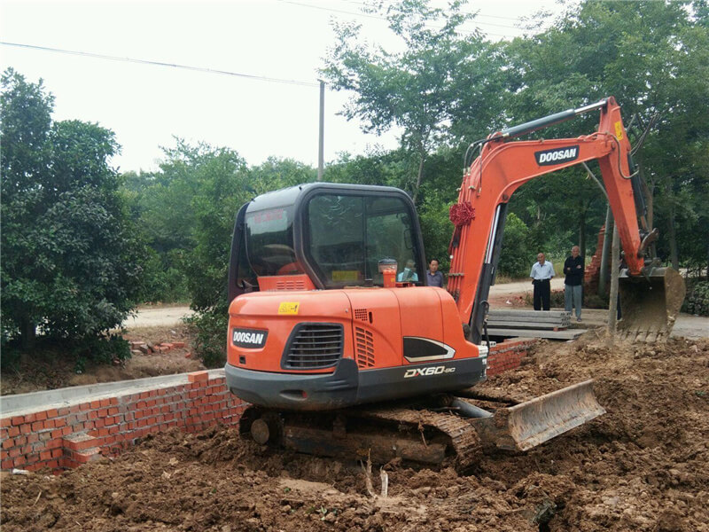 租赁斗山60型挖掘机