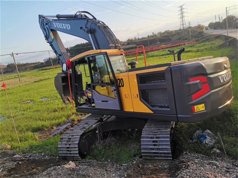 租赁沃尔沃220型挖土机