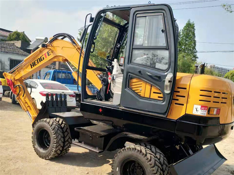 租赁60型轮胎挖掘机