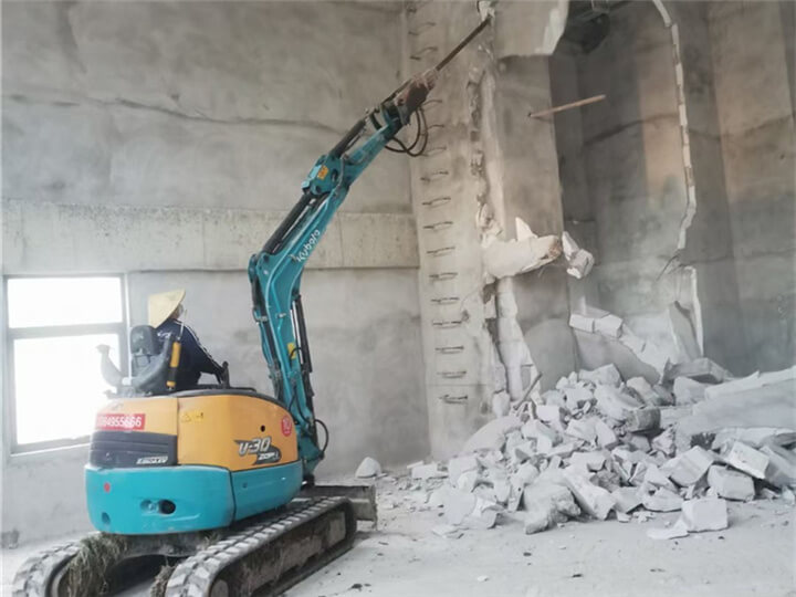 小挖机出租为建筑行业带来的好处